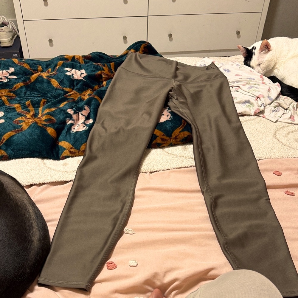 Original ALO Olive Tree color 7/8 airlift high waist Leggings